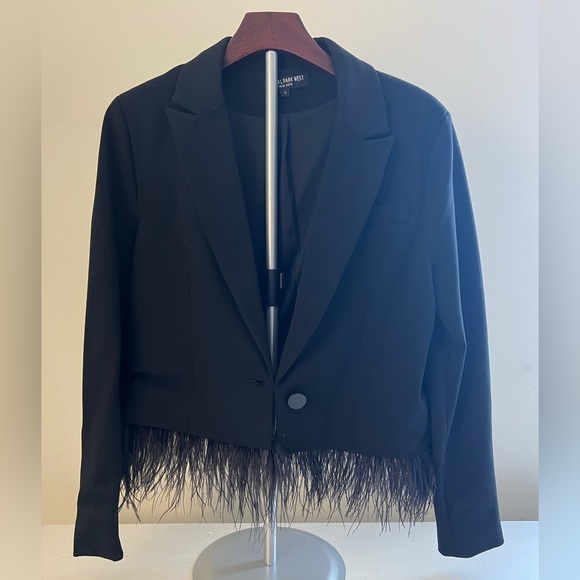 Black cropped one button lapel collar with fringe on hem jacket - Picture 7 of 15